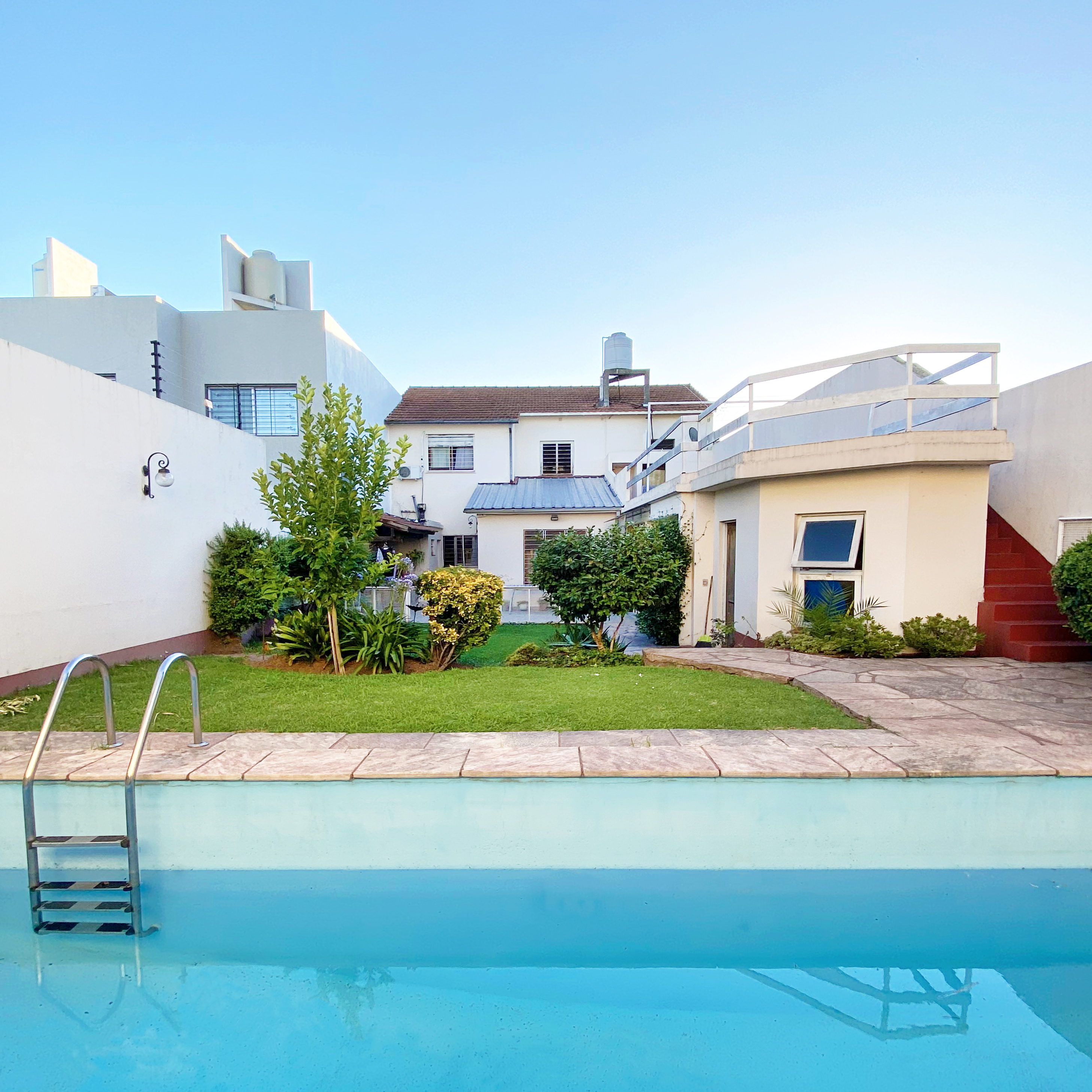 Casa en venta 7 ambientes Con jardín y pileta