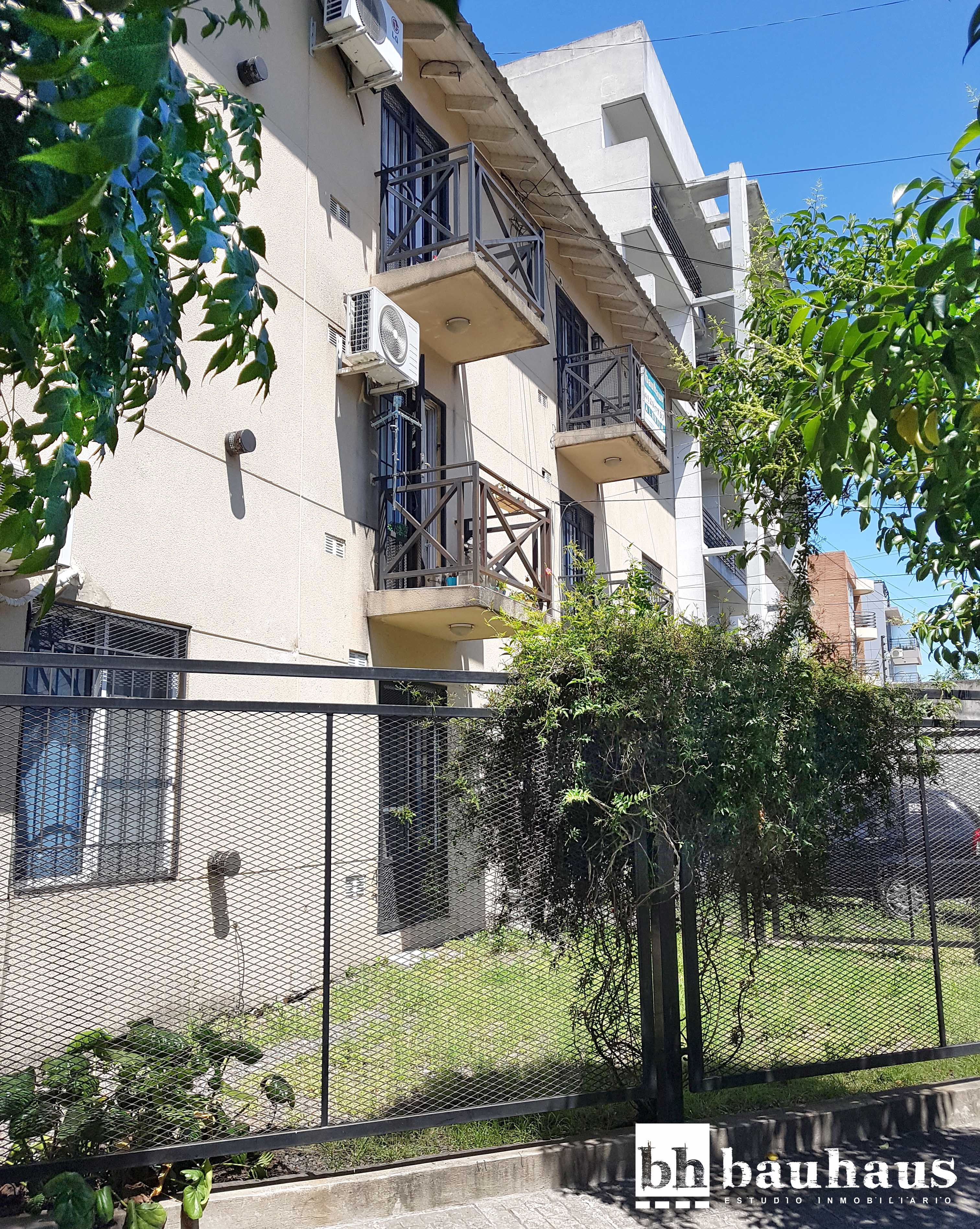 2 Amb. Con Cochera En Castelar Norte Centro