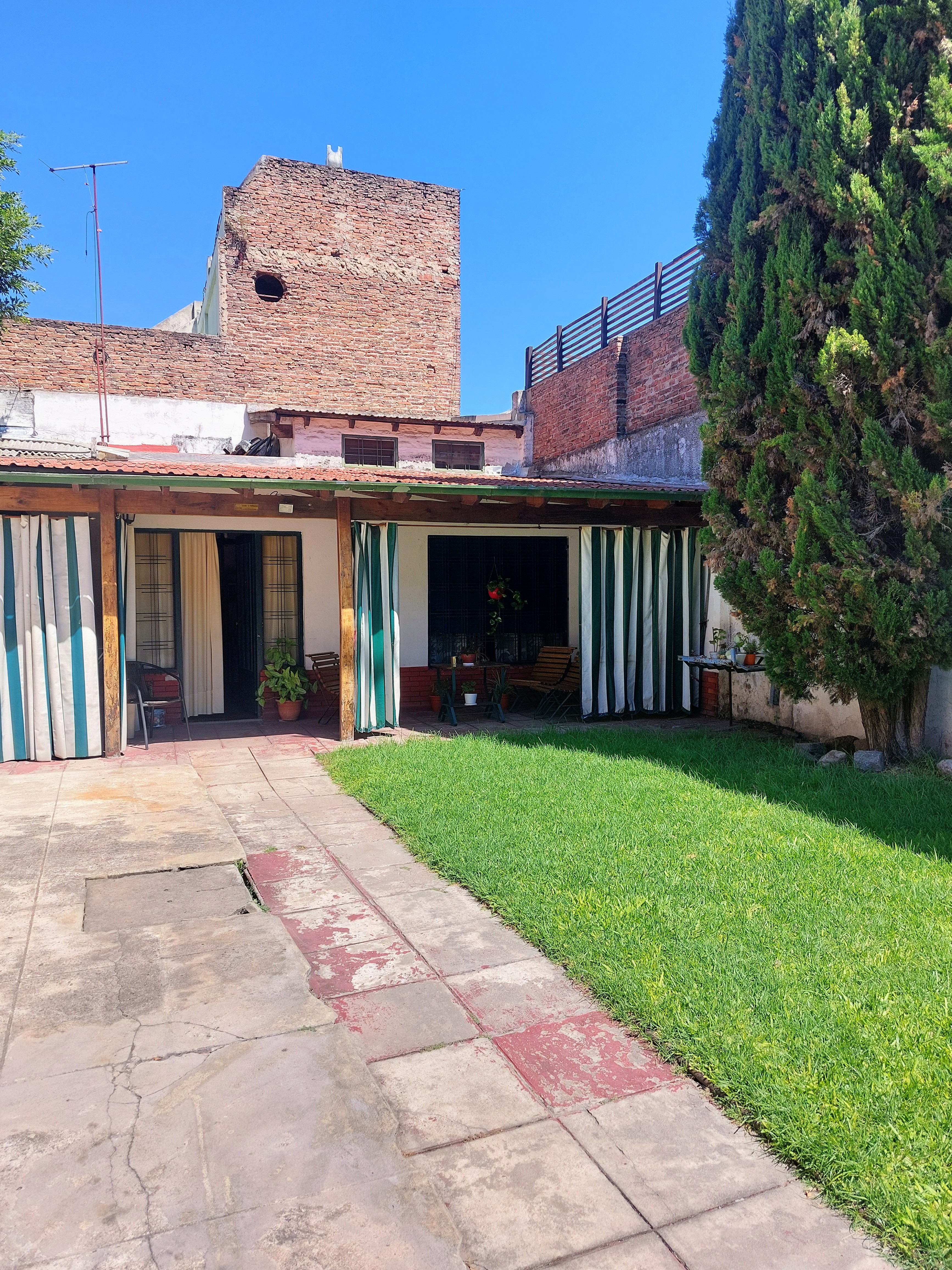 Casa En Venta 3 Ambientes Con Jardín