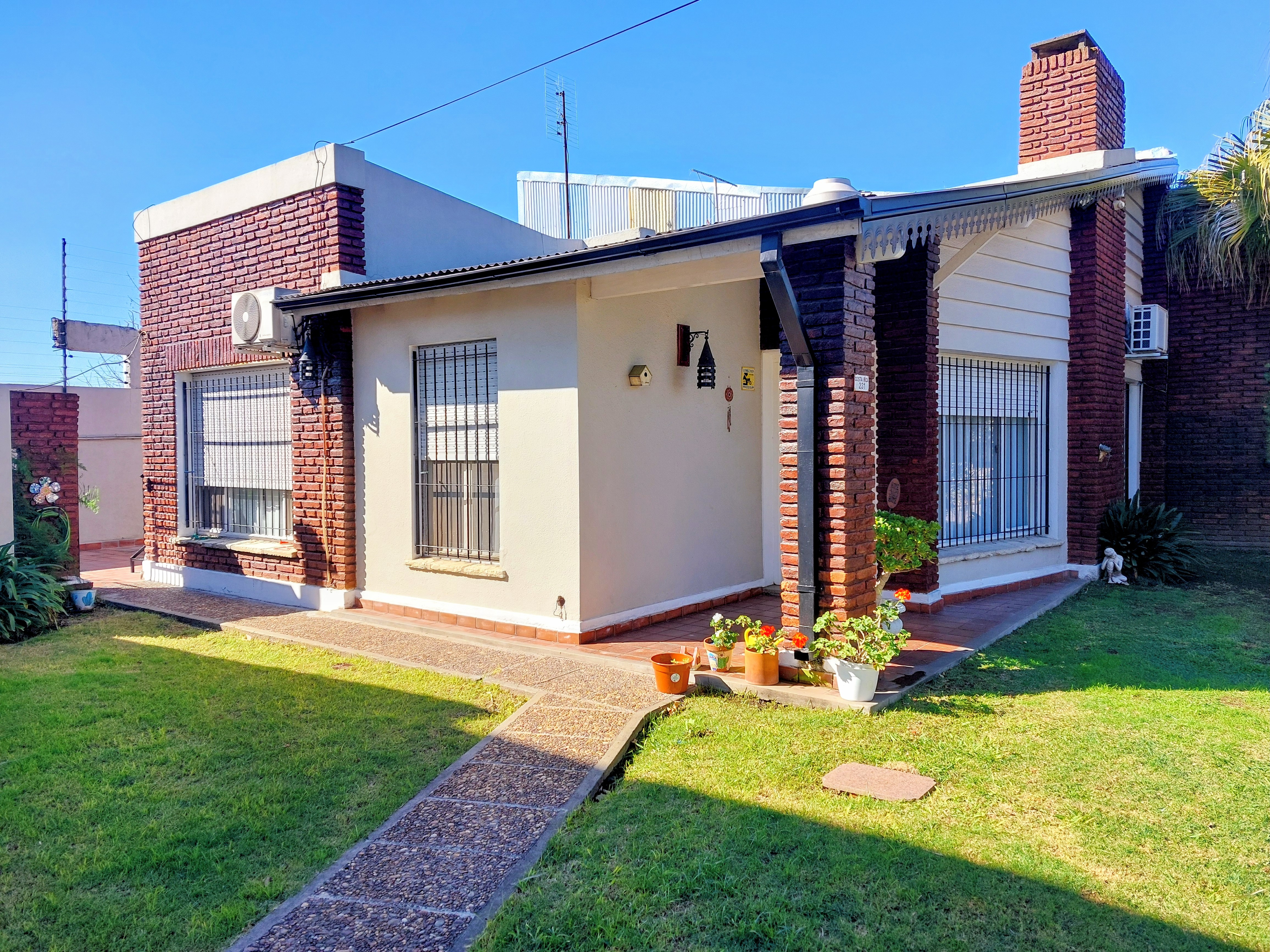 Venta Hermosa Casa 3 Ambientes En Ituzaingó Norte